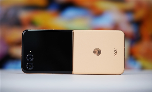 4英寸超大无界外屏 小折叠moto razr 50 Ultra图赏 Ultra 第3张