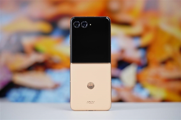 4英寸超大无界外屏 小折叠moto razr 50 Ultra图赏 Ultra 第4张