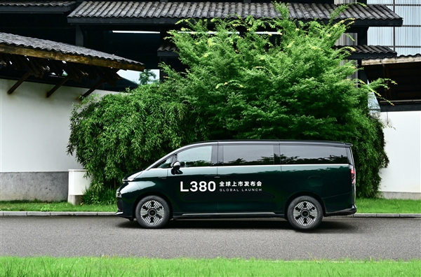 吉利纯电MPV“陆地空客”翼真L380上市， 37.99万起  吉利纯电MPV 陆地空客 翼真L380 第3张