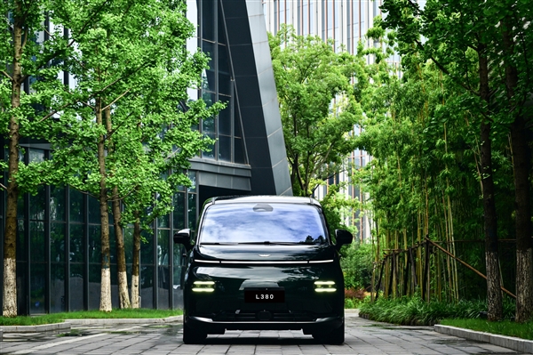 吉利纯电MPV“陆地空客”翼真L380上市， 37.99万起  吉利纯电MPV 陆地空客 翼真L380 第4张