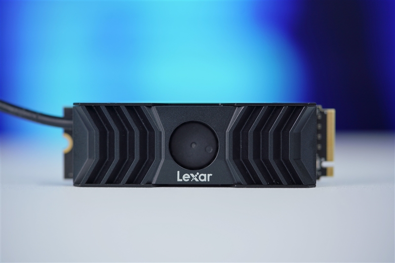 缓外写入1.3GB/s！雷克沙首款PCIe 5.0 SSD NM1090 1TB评测：同类唯一RGB风扇 雷克沙PCIe 1TB评测 第1张