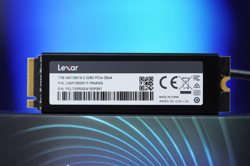 缓外写入1.3GB/s！雷克沙首款PCIe 5.0 SSD NM1090 1TB评测：同类唯一RGB风扇 雷克沙PCIe 1TB评测 第3张