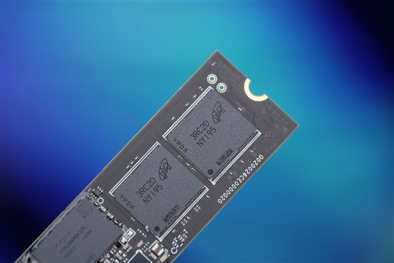 缓外写入1.3GB/s！雷克沙首款PCIe 5.0 SSD NM1090 1TB评测：同类唯一RGB风扇 雷克沙PCIe 1TB评测 第8张