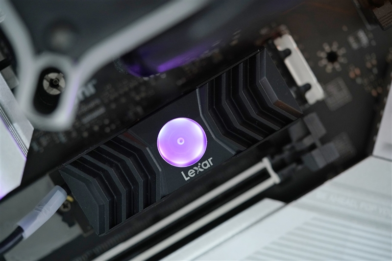 缓外写入1.3GB/s！雷克沙首款PCIe 5.0 SSD NM1090 1TB评测：同类唯一RGB风扇 雷克沙PCIe 1TB评测 第10张