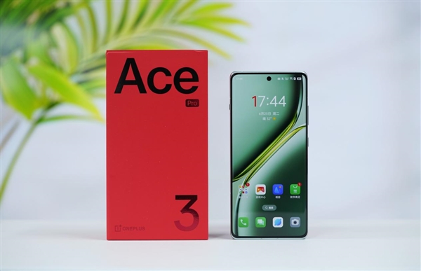 榨干第三代骁龙8！一加Ace 3 Pro绿野素青图赏 一加Ace Pro 第1张