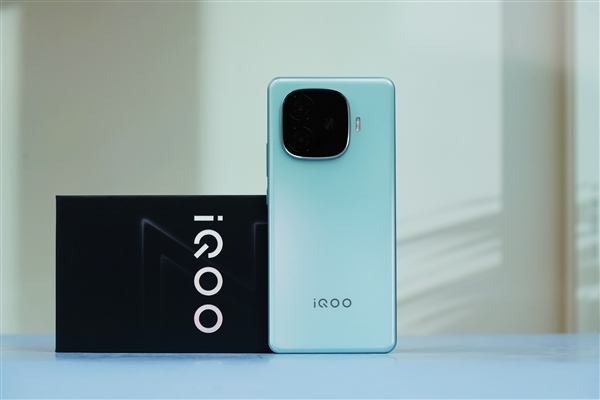 iQOO Z9最强超大杯曝光！天玑9300+配1.5K OLED屏：预计为Z9 Turbo+ Z9 天玑9300 第2张
