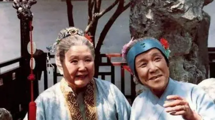 刘姥姥在温暖贾母一事上，出发点究竟是什么？（硬核推荐） 第2张