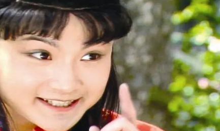 因擦胭脂而和贾宝玉产生人生碰撞的是哪两个女孩？（奔走相告） 第1张