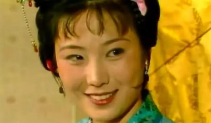 因擦胭脂而和贾宝玉产生人生碰撞的是哪两个女孩？（奔走相告） 第3张