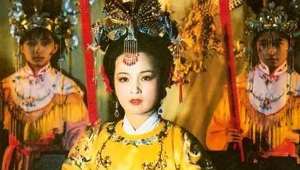 贾芸为什么会主动又用实际行动来关心贾元春？（没想到） 第3张