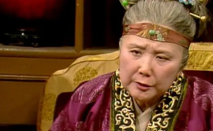 贾母指责王夫人曾经的黑心烂肺行为时，她为何偷着乐？（万万没想到） 第2张