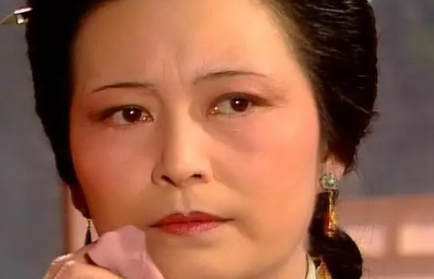 贾母指责王夫人曾经的黑心烂肺行为时，她为何偷着乐？（万万没想到） 第3张