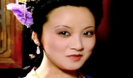 相比贾瑞的不要命，还有谁把赌注压在王熙凤身上？（深度揭秘） 第2张