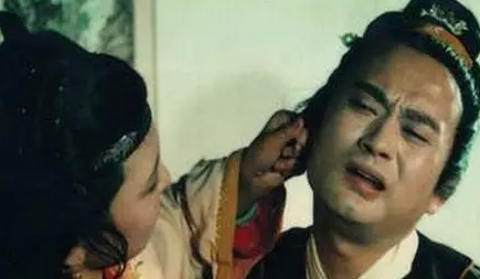 红楼梦中，是谁让薛姨妈不得不咬牙忍泪任人欺？（深度揭秘） 第2张