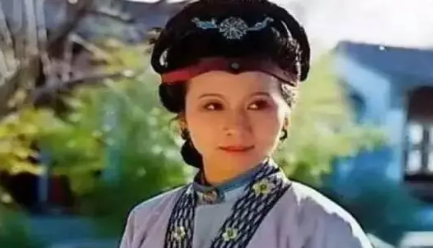 在李纨夸赞王熙凤的那句话里，不经意抖露出了什么？（干货满满） 第1张