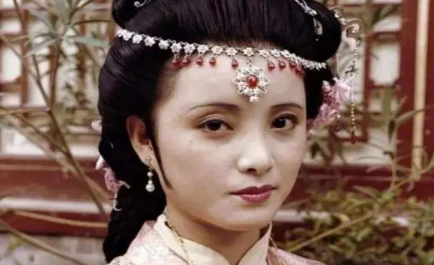 贾珍进入大房时，女眷们为何吓得都不知道躲哪里合适？（深度揭秘） 第2张
