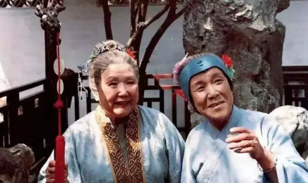 贾母的日常衣物由晴雯负责，为何却说自己是个懒丫头？（干货满满） 第2张