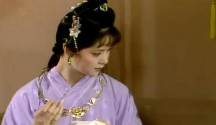 薛宝钗是否真的如自己诗句里中那样是个好形象？（一篇读懂） 第1张