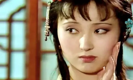 贾宝玉和史湘云聊金麒麟时，林黛玉为何会魂不守舍？（万万没想到） 第1张