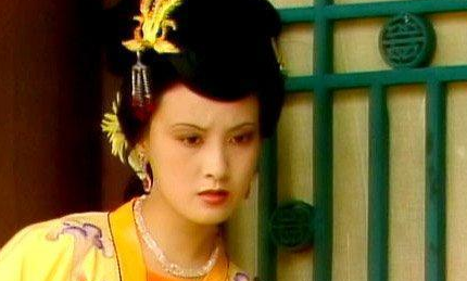 王熙凤生日会上出现的闹剧，为什么贾母会开口认不是？（学到了吗） 第1张