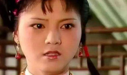 贾宝玉为什么会在半夜里为花袭人换上大红汗巾？（墙裂推荐） 第2张