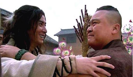 李忠要给鲁智深一些盘缠时，为什么非要下山现抢？（居然可以这样） 第1张