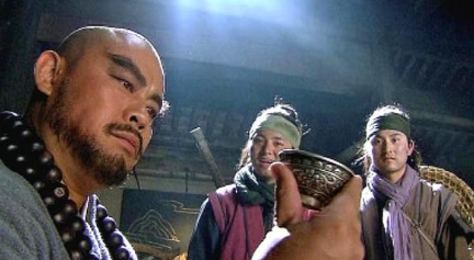 李忠要给鲁智深一些盘缠时，为什么非要下山现抢？（居然可以这样） 第3张