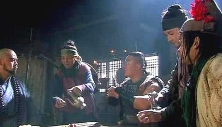 李忠要给鲁智深一些盘缠时，为什么非要下山现抢？（居然可以这样） 第2张