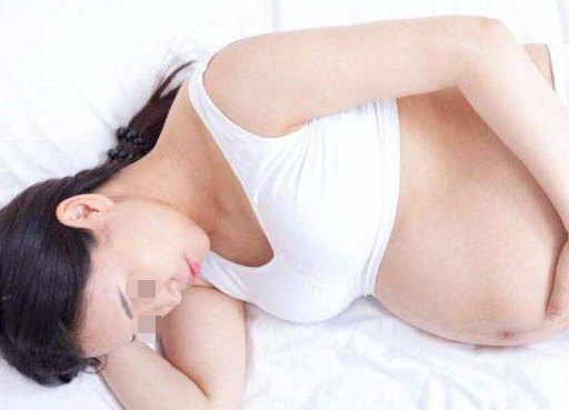 孕妈被告知患上妊娠高血压，原因是她在孕中期经常采取仰卧位睡姿  妊娠高血压 第2张