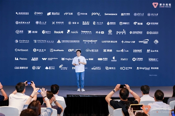 从千卡暴增至万卡GPU集群！摩尔线程AI旗舰产品夸娥重磅升级 GPU集群 摩尔线程 夸娥 第3张
