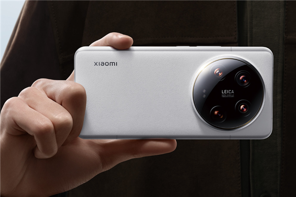 新一代安卓机皇！小米15 Ultra现身：预计2025年2月发布 小米15 Ultra 第4张