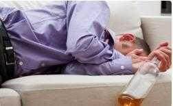 男人喝酒后,有“五”件事不能做,可大多数人连第一件都做不到  男人喝酒后不能做事 第2张