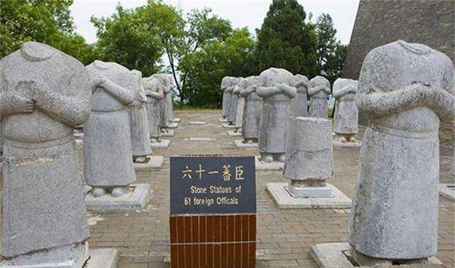 武则天墓前有61个无头石人,千百年来无法解释,结果被两位农民解开  武则天墓 无头石人 第3张