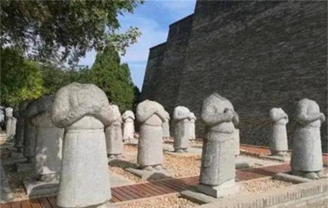 武则天墓前有61个无头石人,千百年来无法解释,结果被两位农民解开  武则天墓 无头石人 第6张