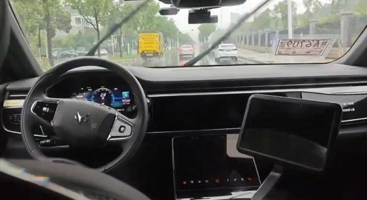 亲测！雨天的“萝卜快跑”跑不快！网约车司机：“最近接单还没感受到压力”  萝卜快跑 第3张
