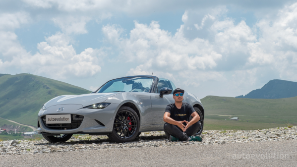 2024款马自达MX-5试驾：35周年的里程碑 驾驶乐趣依旧 马自达MX-5试驾 第2张