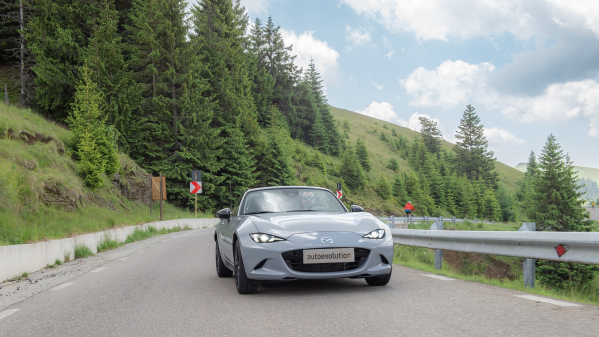 2024款马自达MX-5试驾：35周年的里程碑 驾驶乐趣依旧 马自达MX-5试驾 第7张