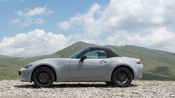 2024款马自达MX-5试驾：35周年的里程碑 驾驶乐趣依旧 马自达MX-5试驾 第4张