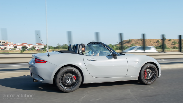 2024款马自达MX-5试驾：35周年的里程碑 驾驶乐趣依旧 马自达MX-5试驾 第8张