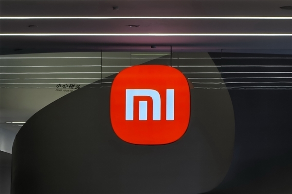 小米MIX Fold 4外观图出炉：小米11 Ultra经典设计回归 带徕卡标 4 第1张