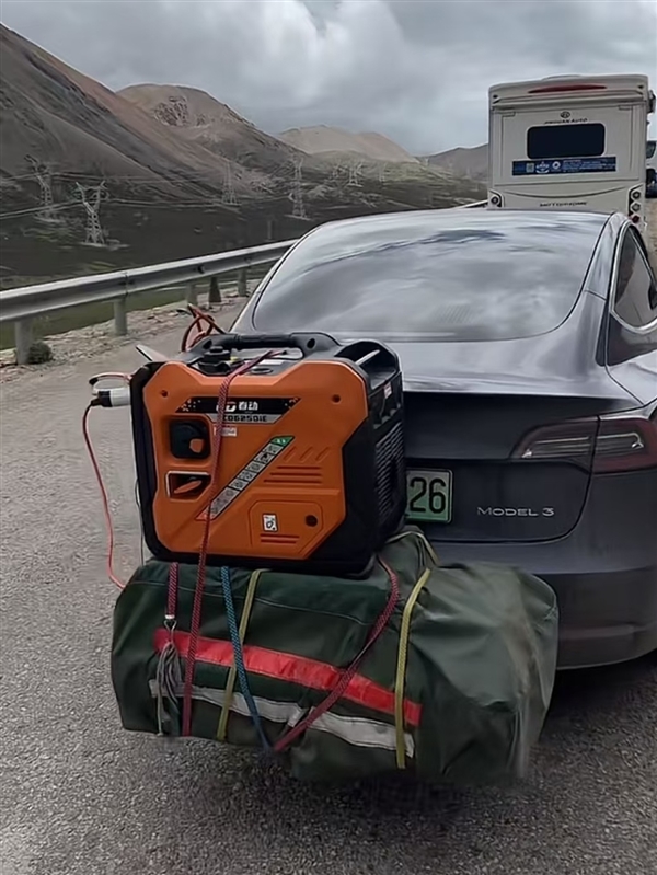 1小时充电16公里！特斯拉Model 3车主加装增程器跑318进藏 特斯拉Model 3 增程器 第1张