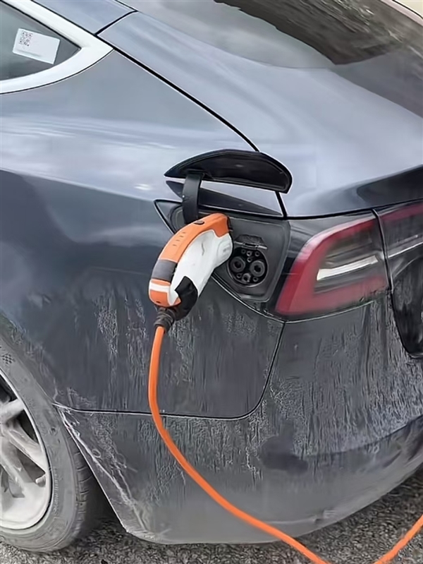 1小时充电16公里！特斯拉Model 3车主加装增程器跑318进藏 特斯拉Model 3 增程器 第2张