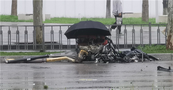 法拉利首款SUV国内现严重车祸：发动机都脱离了母体 法拉利首款SUV 第3张