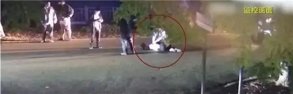女子醉卧马路被轧身亡送人者遭索赔 到底怪谁网友吵翻：官方回应送人者无责 女子醉卧马路被轧身亡 第1张