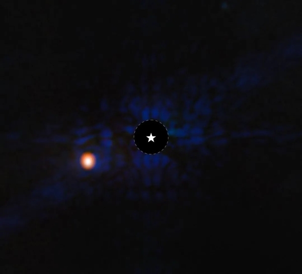 韦布望远镜首次直接拍到系外行星！还是个“三体”星系 韦布望远镜 系外行星 第1张