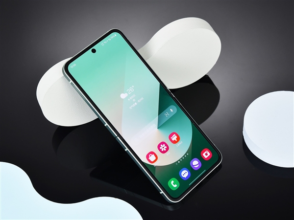 三星首款AI小折叠！Galaxy Z Flip6上手 三星AI小折叠 Galaxy Flip6 第1张