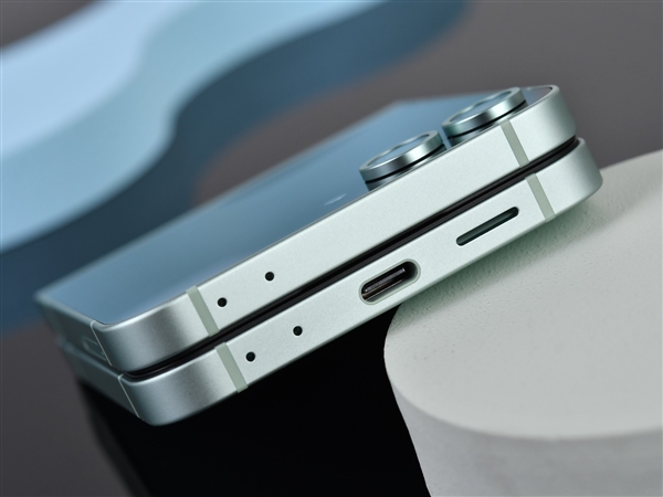 三星首款AI小折叠！Galaxy Z Flip6上手 三星AI小折叠 Galaxy Flip6 第8张