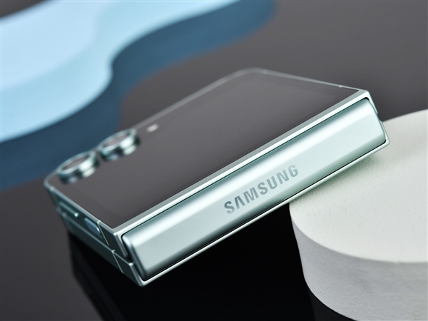 三星首款AI小折叠！Galaxy Z Flip6上手 三星AI小折叠 Galaxy Flip6 第9张