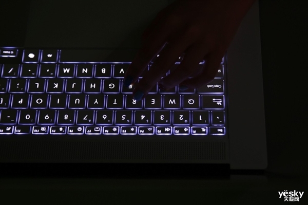 锐龙AI 9 HX 370加持！华硕灵耀16 Air AI轻薄本上手 370 华硕灵耀16 AI 第7张