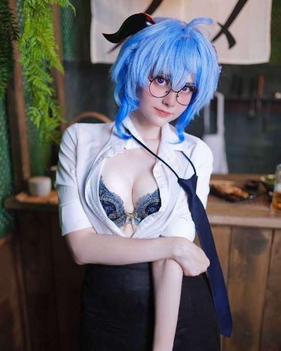 欧洲小姐姐COS甘雨、2B：长相甜美 身材火辣！ 欧洲小姐姐 COS甘雨 第3张
